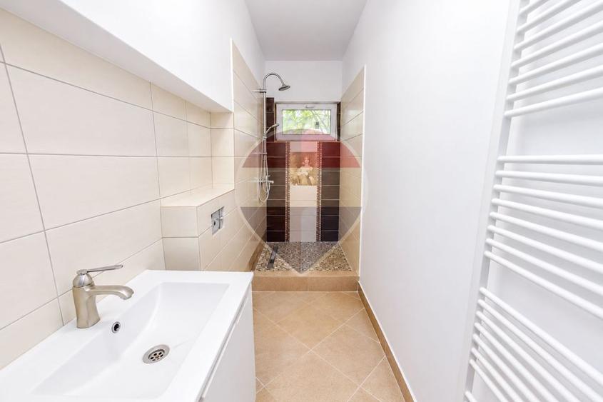 Casă individuală cu 6 camere cu Teren 328 Mp în Griviței