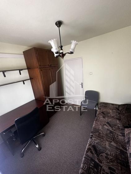 Apartament cu 3 camere decomandat, mobilat în Girocului