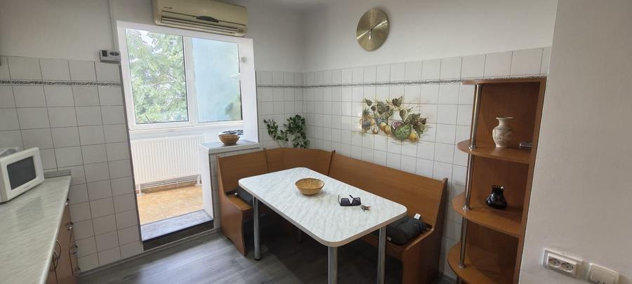 Apartament cu 2 camere decomandat, mobilat în Girocului