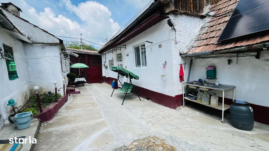 Casă cu 3 camere cu Teren 1049 Mp în Central