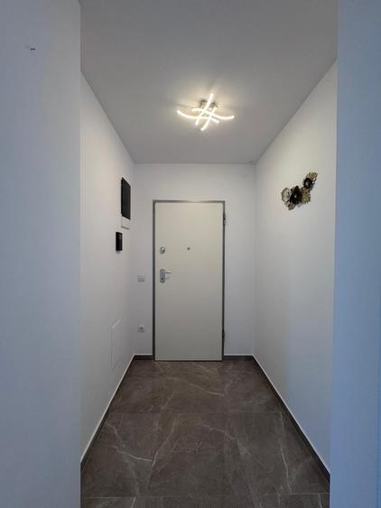 Apartament cu 3 camere decomandat, mobilat în Tractorul