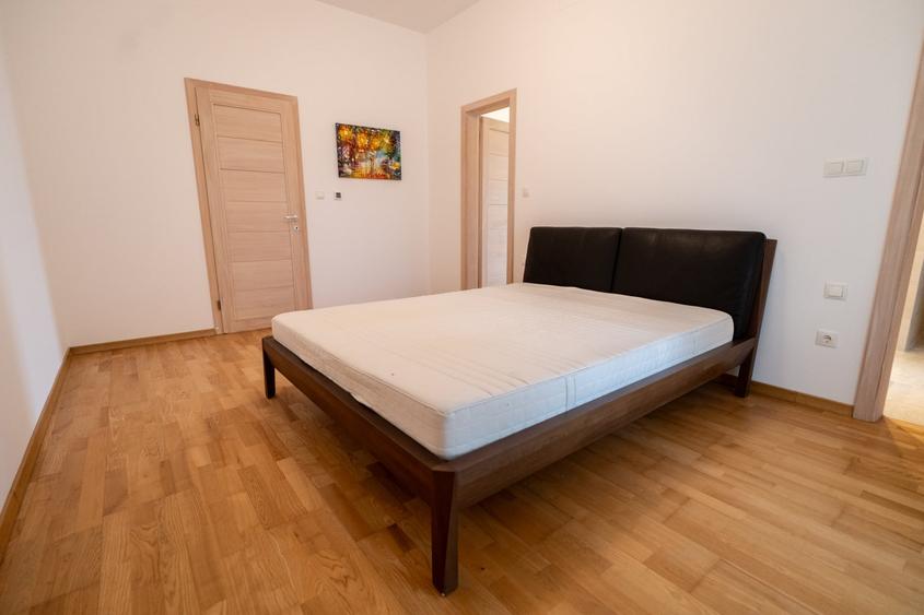 Casă individuală cu 5 camere cu Garaj în Borhanci