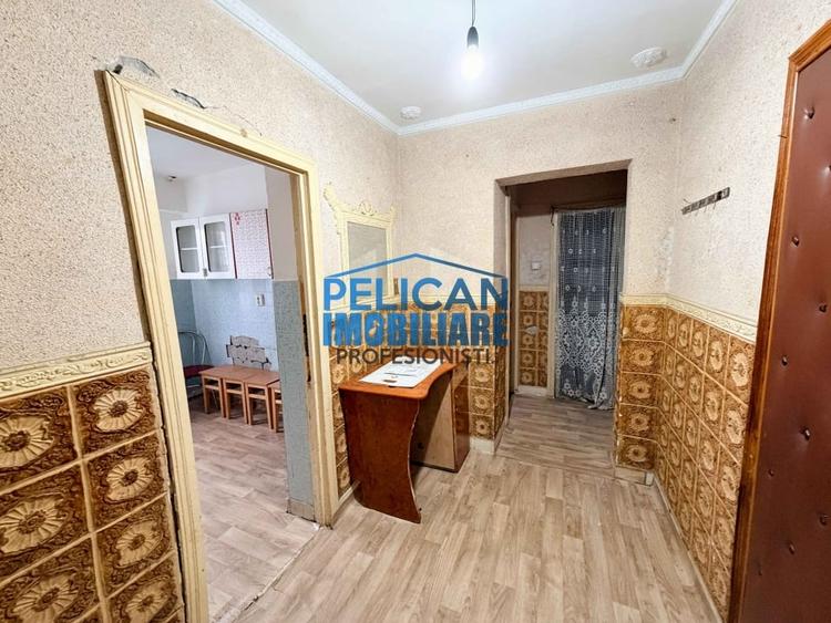 Apartament cu 3 camere semidecomandat în Vest