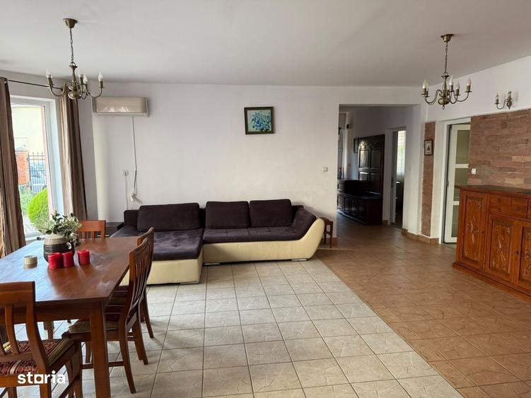 Casă cu 4 camere în Sântandrei