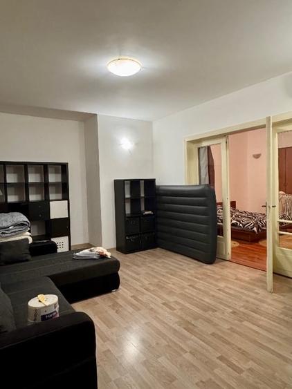 Apartament cu 2 camere semidecomandat, mobilat în Universitate