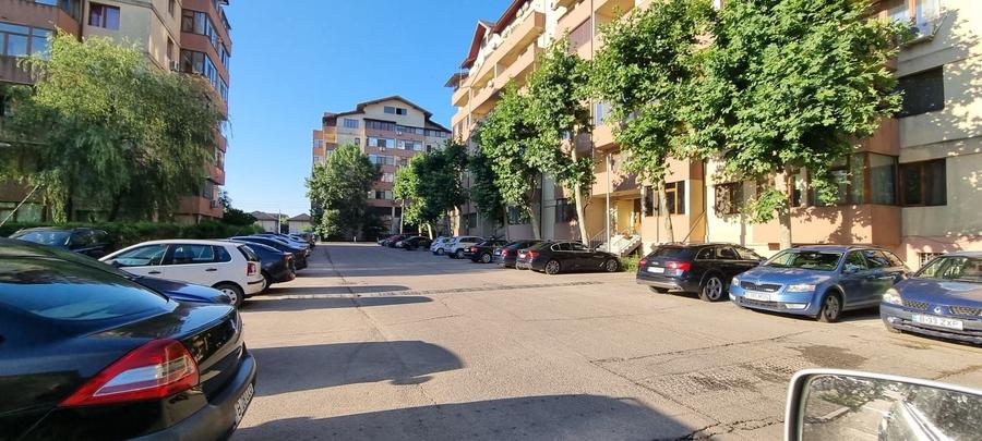 Apartament cu 3 camere decomandat, mobilat în Prelungirea Ghencea