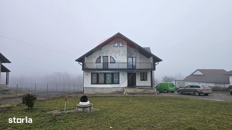 Casă cu 5 camere cu Teren 2500 Mp în Moara