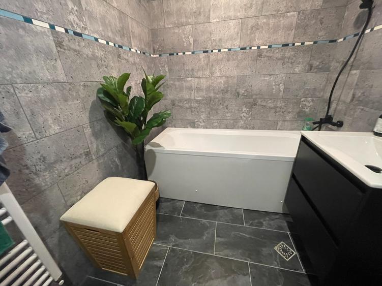 Apartament cu 2 camere semidecomandat, mobilat în Florești