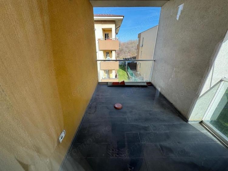 Apartament cu 4 camere semidecomandat în Dumbrăvița