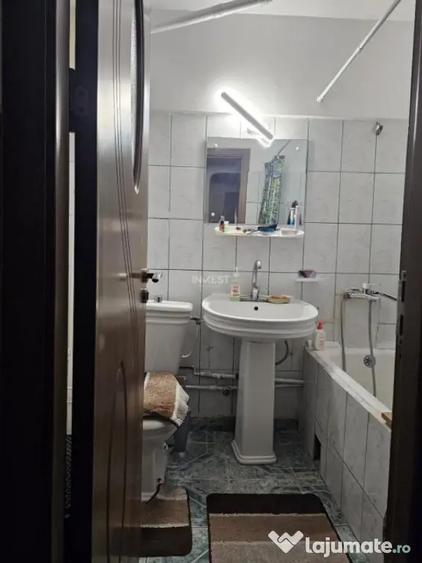 Apartament cu 2 camere decomandat în Nicolina
