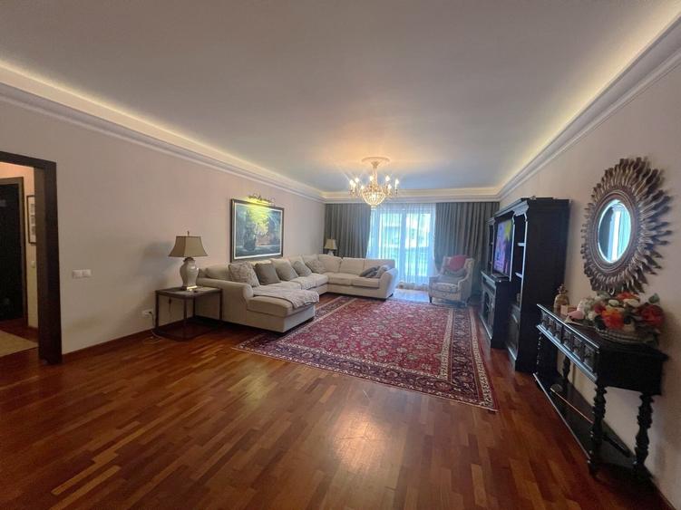 Apartament cu 4 camere decomandat, mobilat în Herăstrău