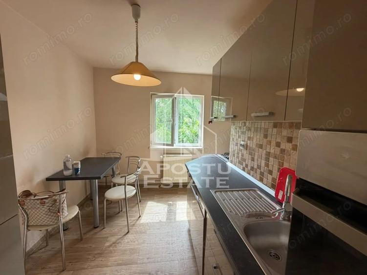 Apartament cu 3 camere decomandat în Lipovei