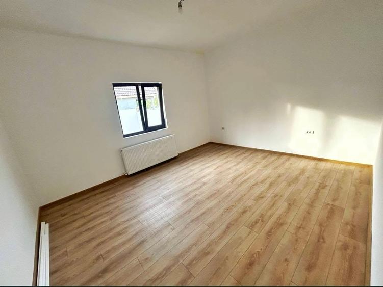 Casă individuală cu 5 camere cu Teren 180 Mp în Lumina
