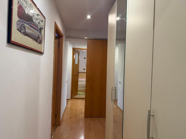 Apartament cu 4 camere decomandat în Aviației