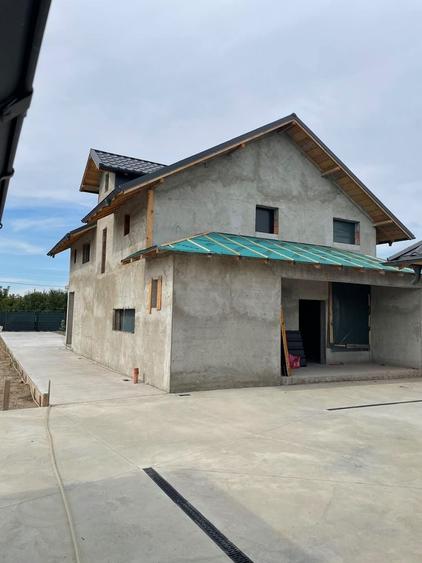 Casă cu 4 camere în Mărtăcești
