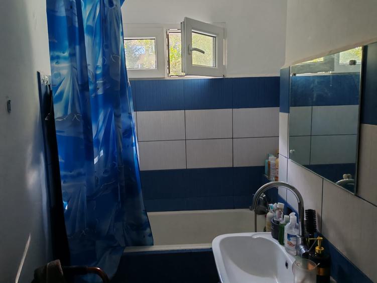 Apartament cu 4 camere decomandat în Titan