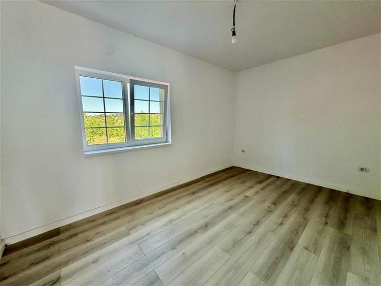 Casă individuală cu 4 camere cu Teren 450 Mp în Valea Adâncă