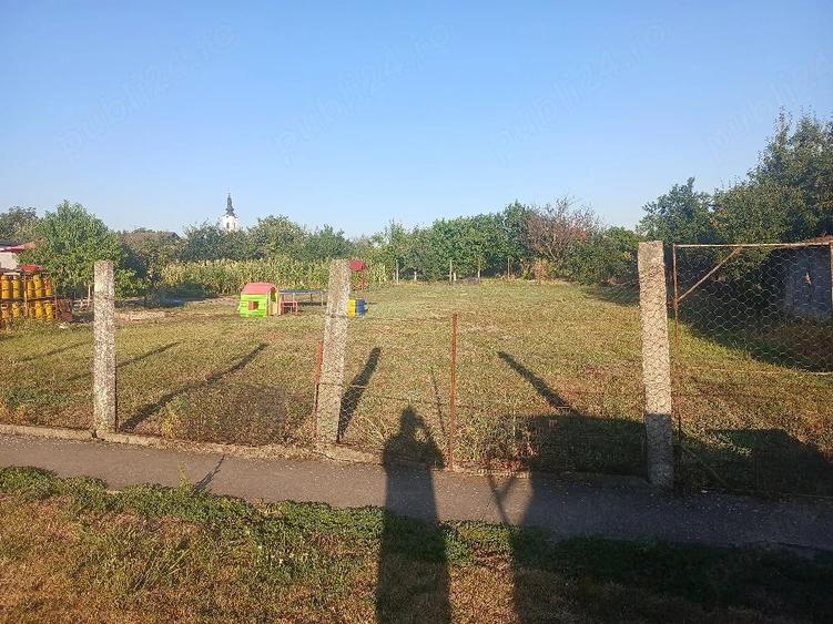 Teren de 700 mp, în Cerneteaz
