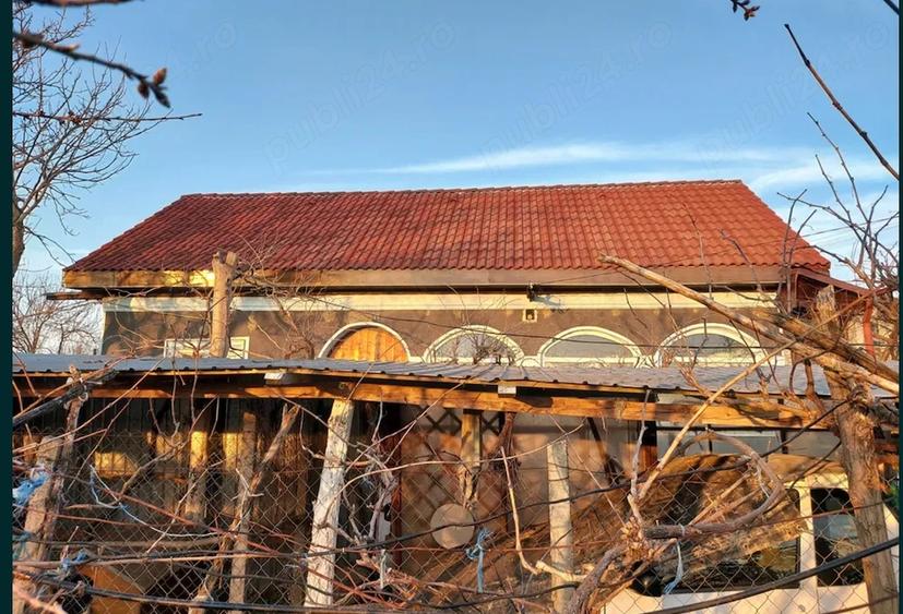 Casă cu 3 camere cu Teren 1500 Mp în Topalu