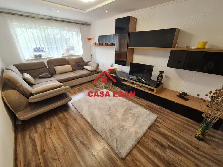 Casă cu 4 camere decomandat în Piața Centrală