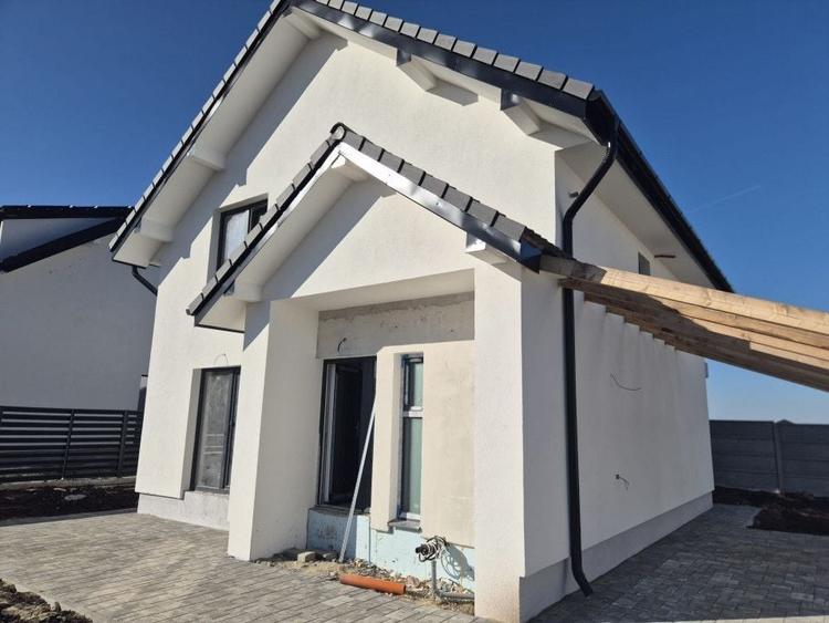 Casă individuală cu 5 camere cu Canalizare în Șura Mică