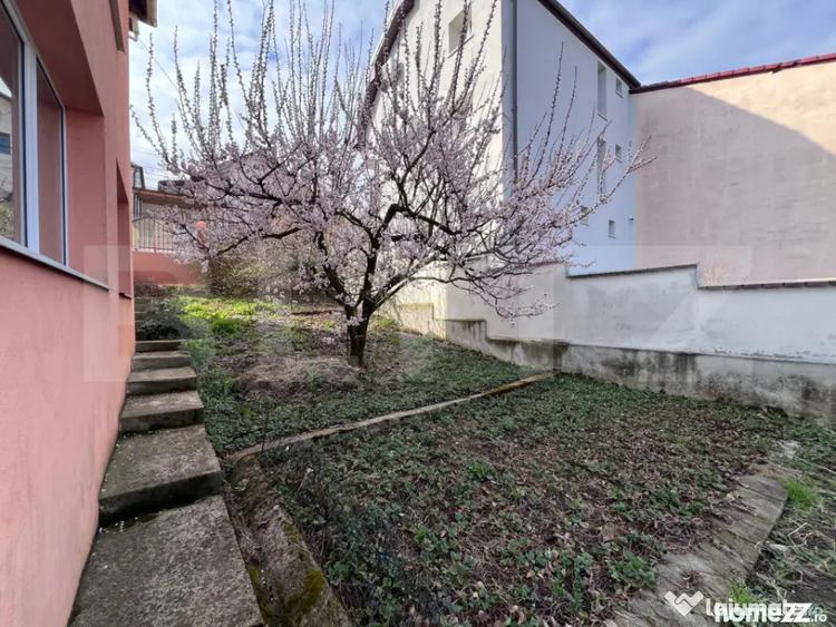 Casă cu 7 camere cu Teren 430 Mp în Gruia