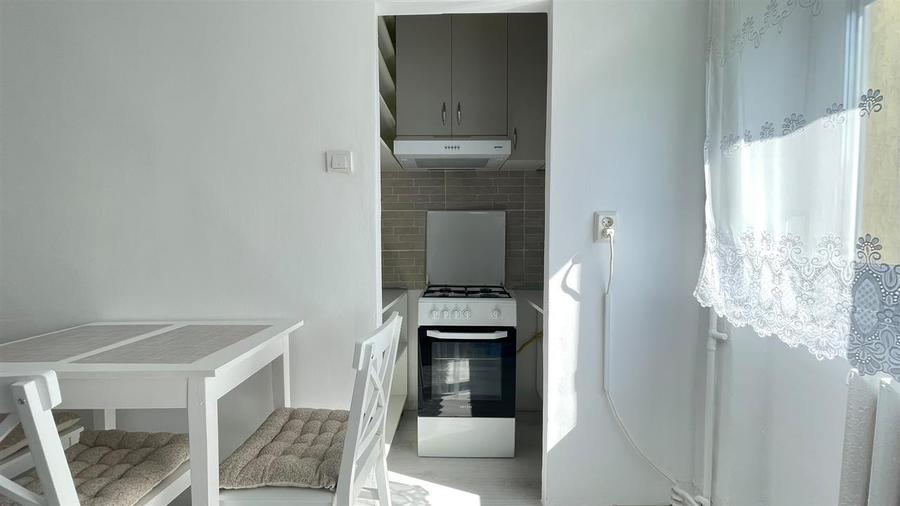 Apartament proaspat renovat 2 camere Calea Bucuresti - 4
