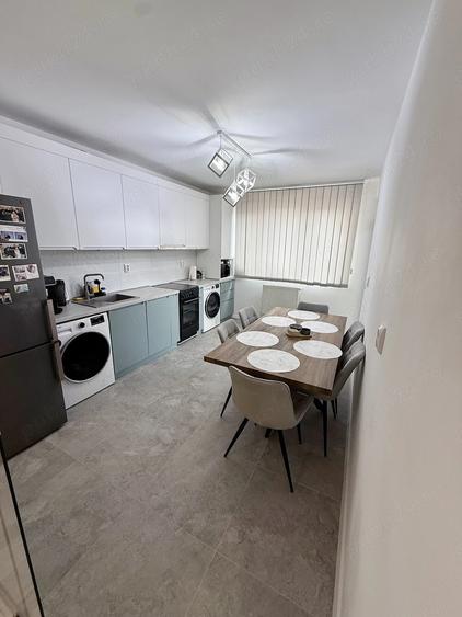 Apartament cu 3 camere decomandat în Florești
