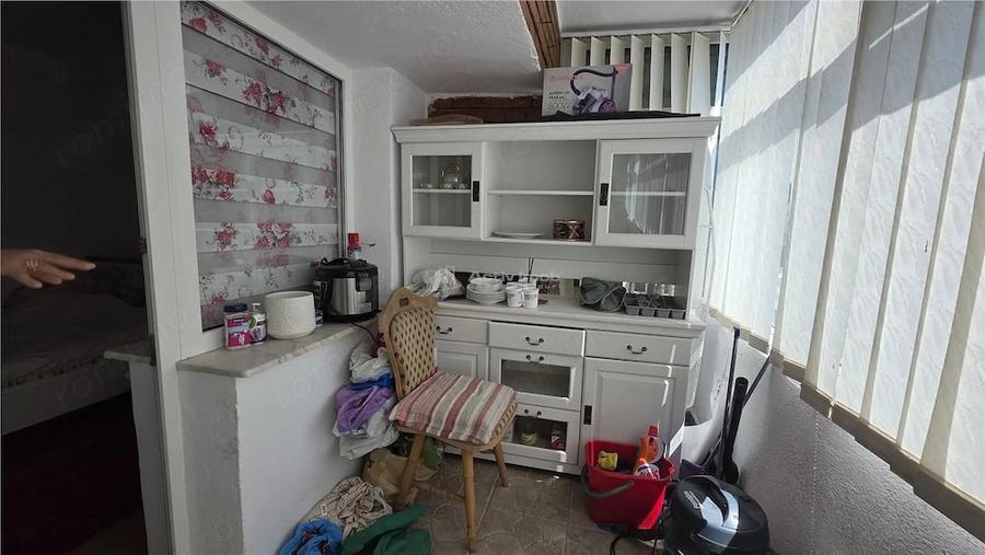 Apartament cu 4 camere decomandat în Sărari