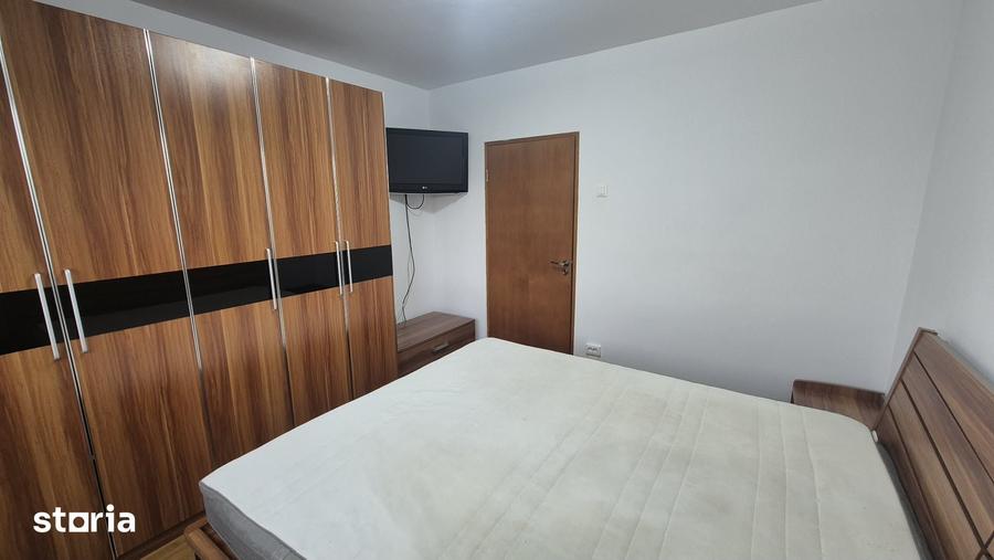 Apartament cu 3 camere decomandat în Tei