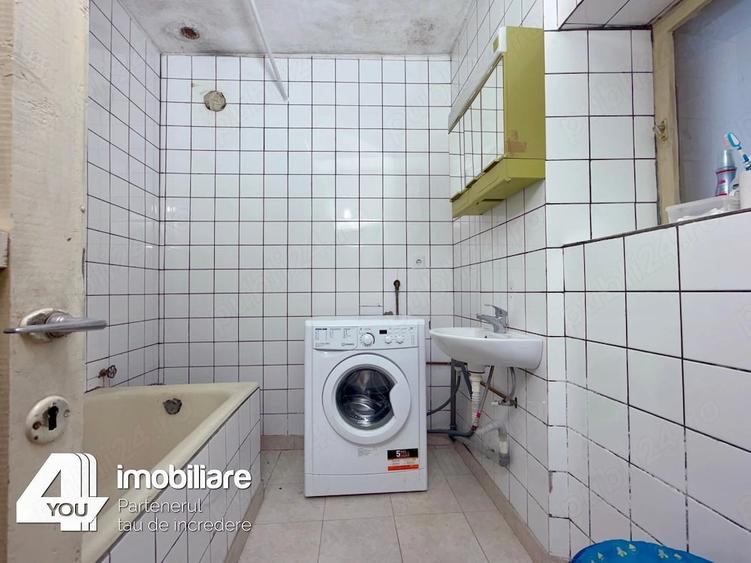 Casă cu 4 camere cu Teren 1459 Mp în Secusigiu