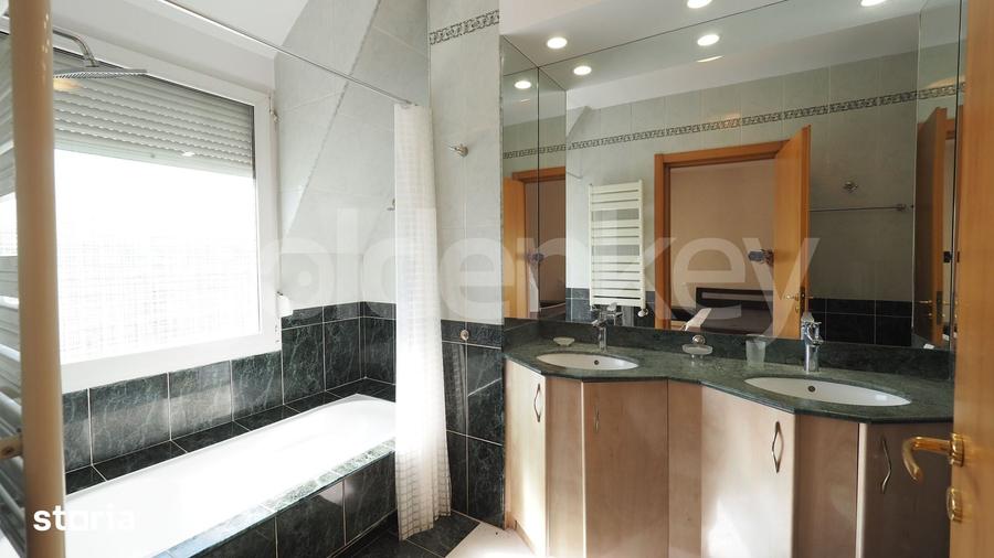Casă cu 6 camere cu Teren 200 Mp în Central