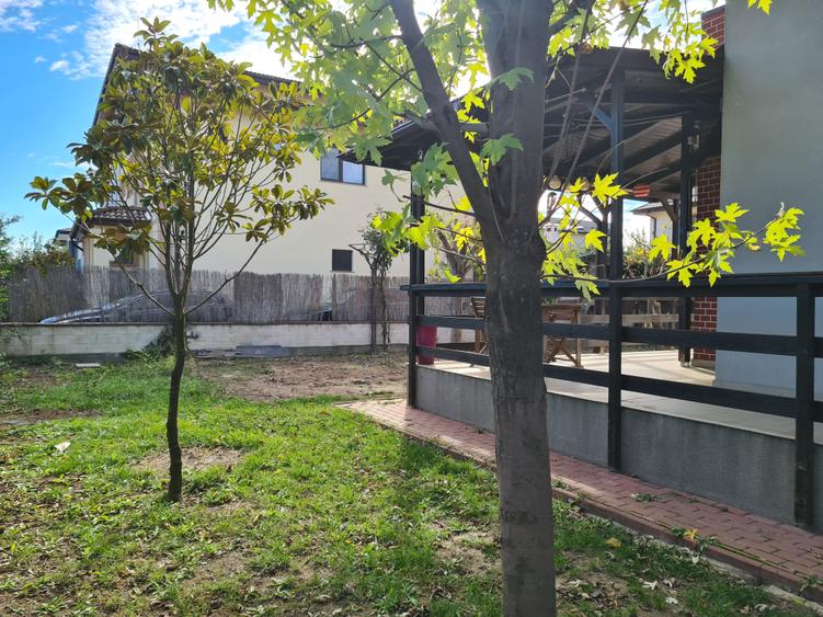 Casă individuală cu 5 camere cu Canalizare în Odăi