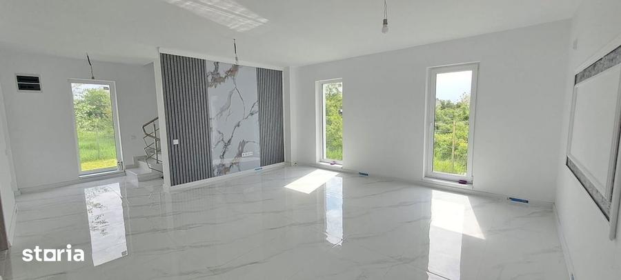 Casă cu 4 camere cu Canalizare în Joița
