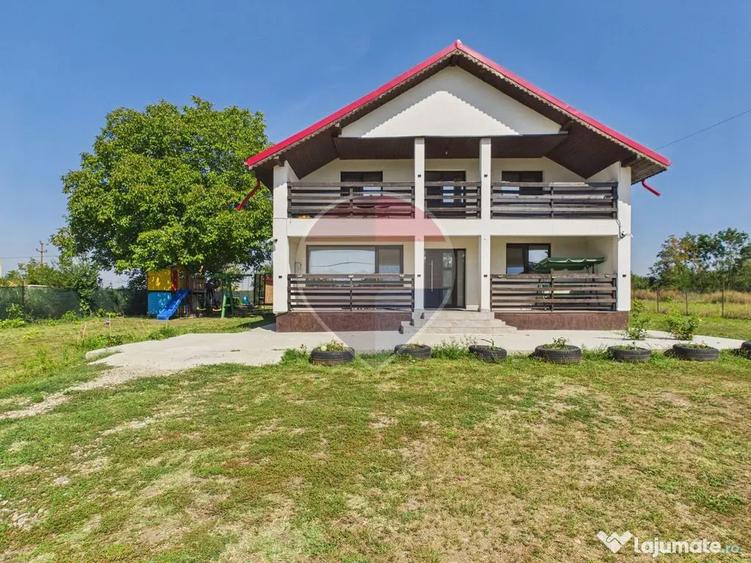 Casă cu 8 camere cu Teren 2220 Mp în Dârza
