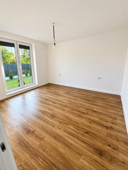 Casă individuală cu 3 camere cu Garaj în Central
