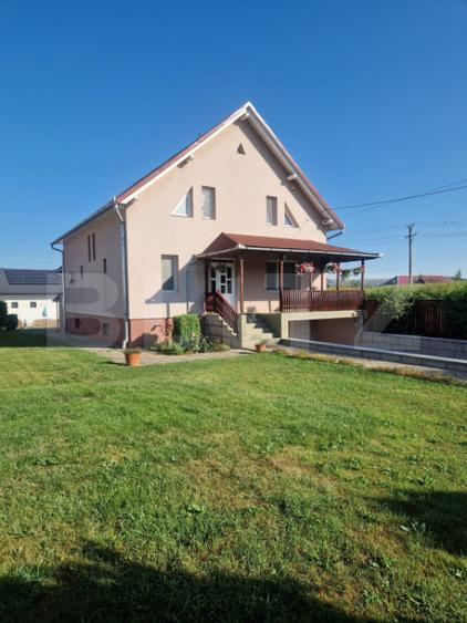 Casă cu 5 camere cu Teren 830 Mp în Central