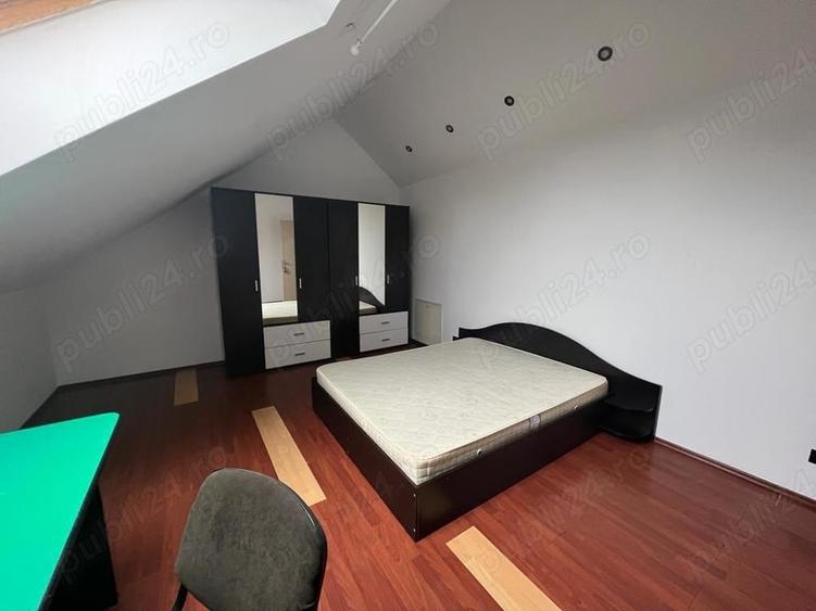 Casă cu 6 camere cu Teren 200 Mp în Intim