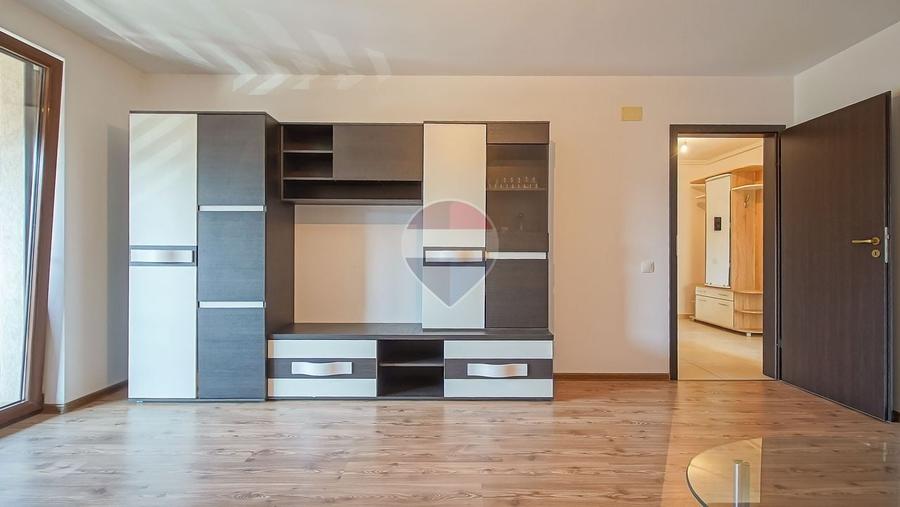 Apartament cu 3 camere decomandat, mobilat în Tractorul