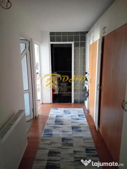 Apartament cu 3 camere decomandat în Păcurari