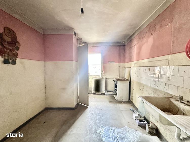 Apartament cu 3 camere decomandat în Soarelui