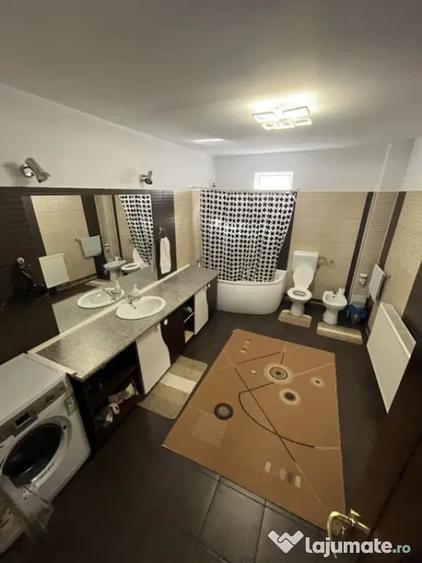 Casă cu 7 camere cu Teren 423 Mp în Bereasca