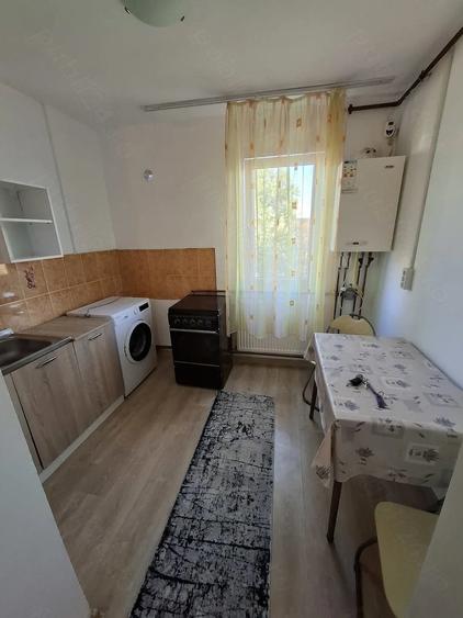 Apartament cu 2 camere decomandat în Govândari
