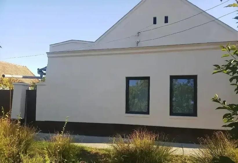 Casă cu Teren 900 Mp în Central