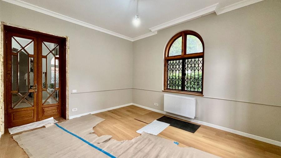 Apartament cu 4 camere în Romană