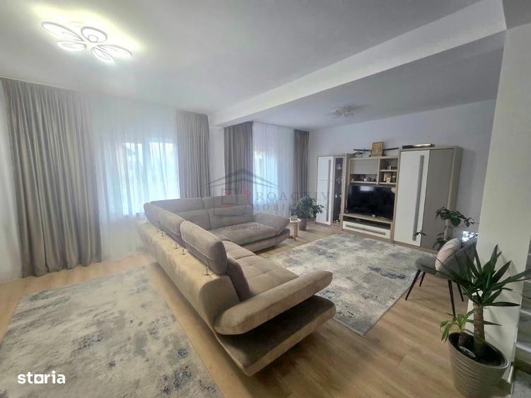 Casă cu 4 camere decomandat în Bulai