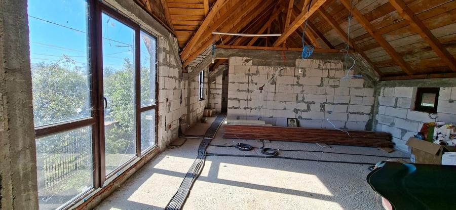 Casă cu 4 camere cu Teren 1000 Mp în Bâldana