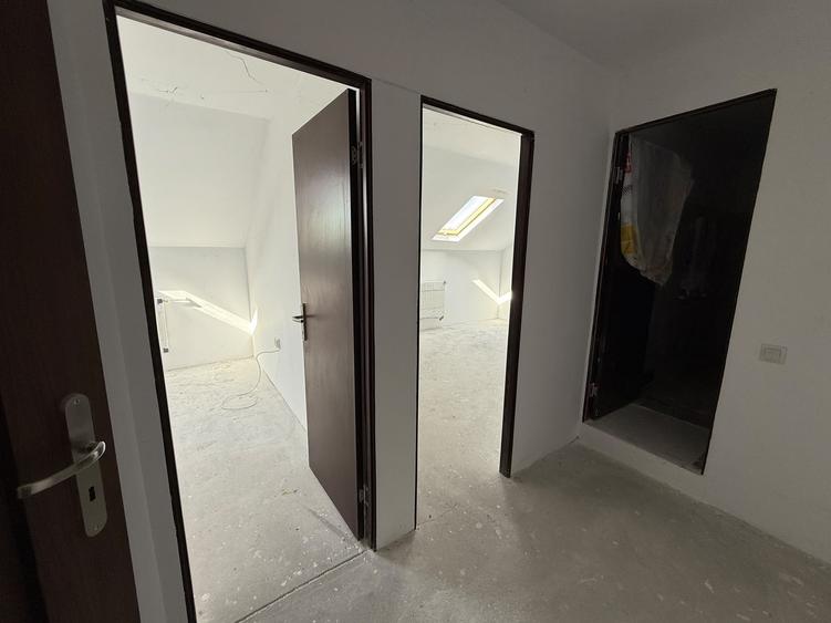 Casă cu 4 camere cu Teren 14360 Mp în Dragomirești-Deal