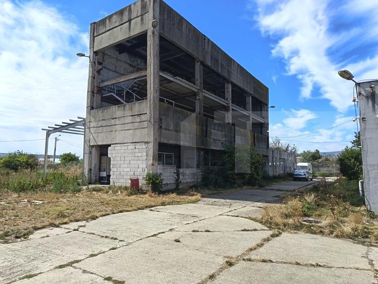 Spațiu industrial, de 1,137 mp, în Est