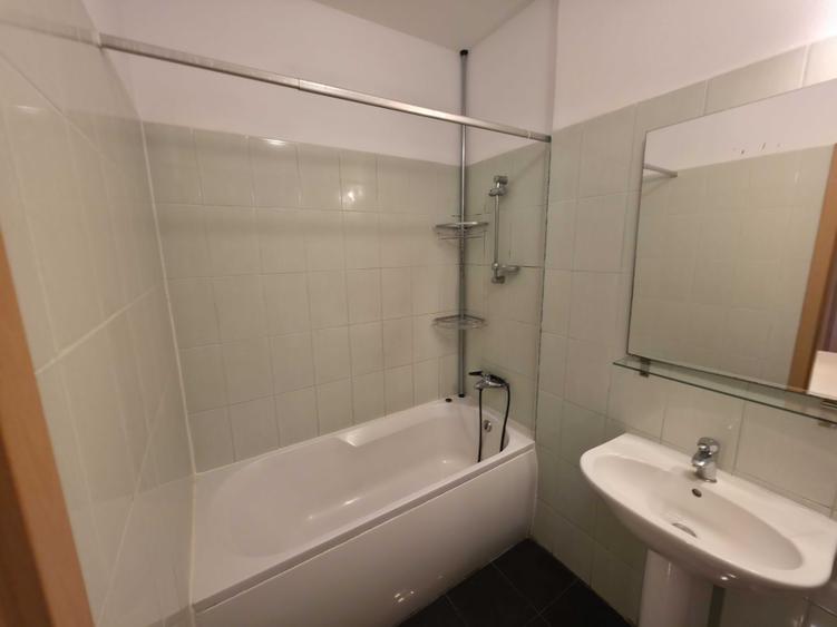 Apartament cu 3 camere semidecomandat în Titan